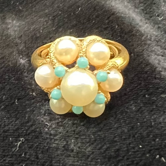 Vintage ring pearl and turquoise signed costume jewelry adjustable goldtone Avon - Picture 2 of 5